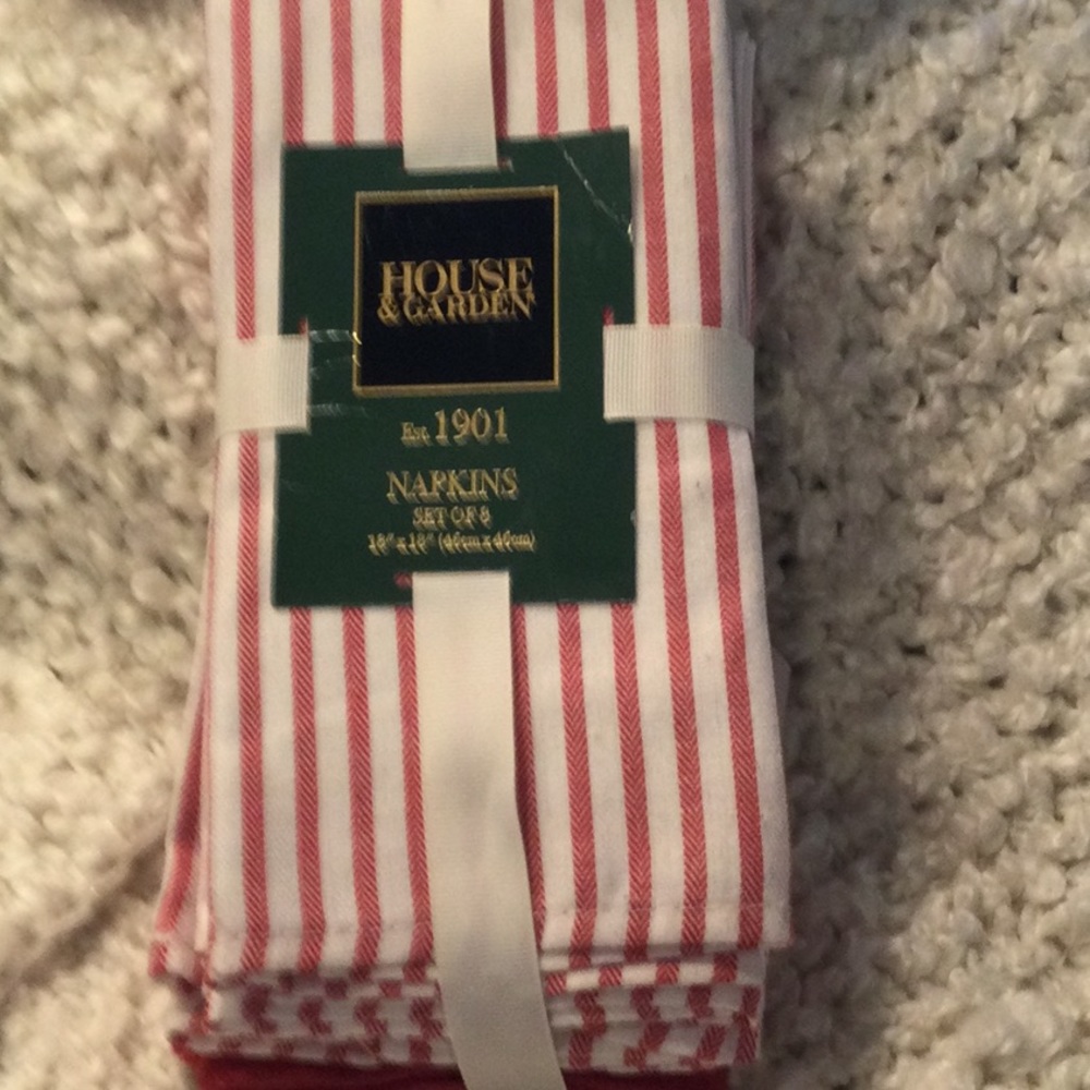 8polyester napkins 18x18